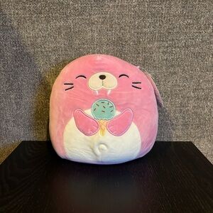 Ova Walrus Squishmallow